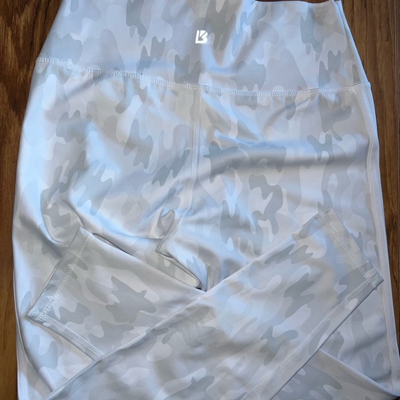 Buff Bunny Snow Camo Leggings Size XL - Picture 6 of 8